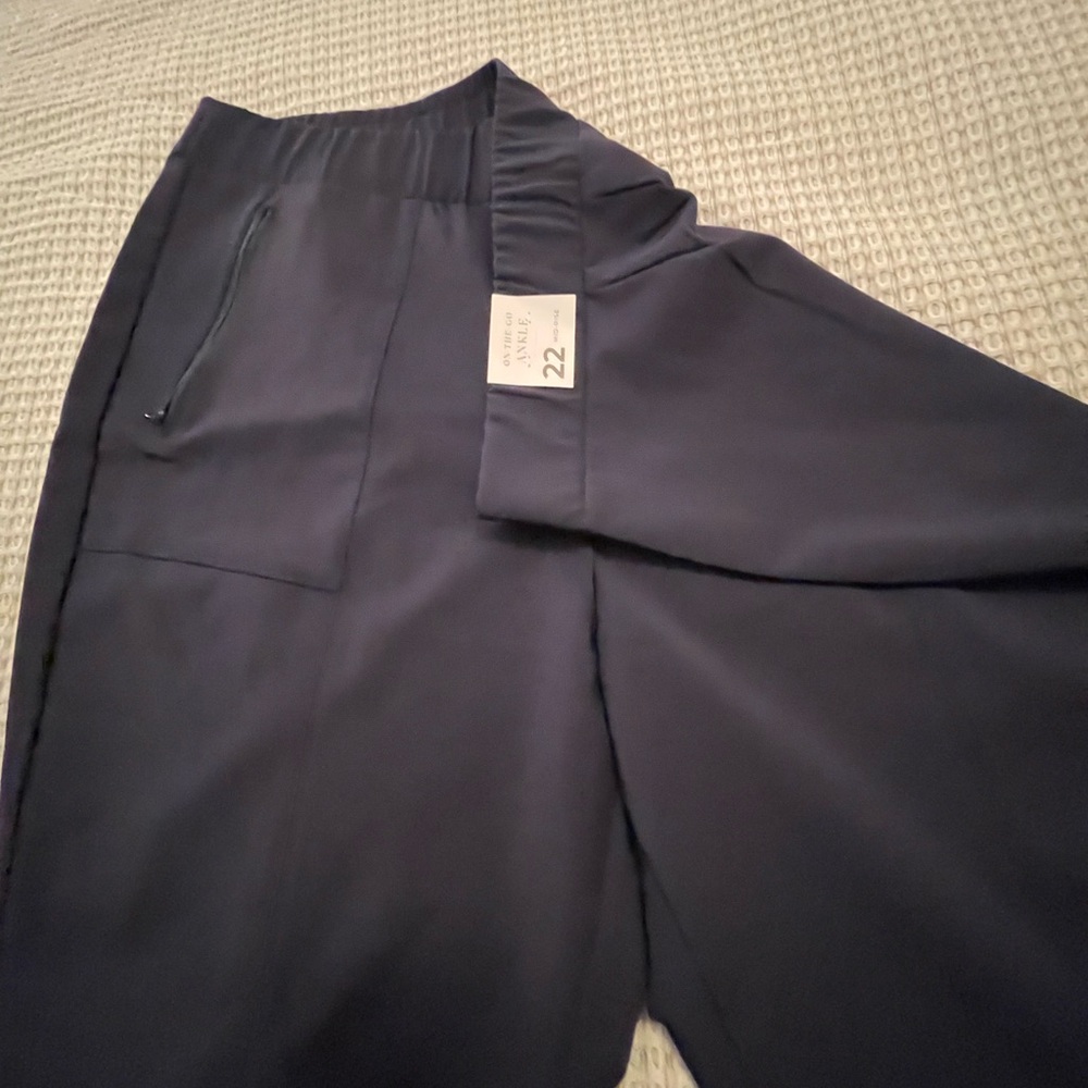 Lane Bryant on the go Ankle Navy Pants. Size 22. NWT
Super Dress up or down